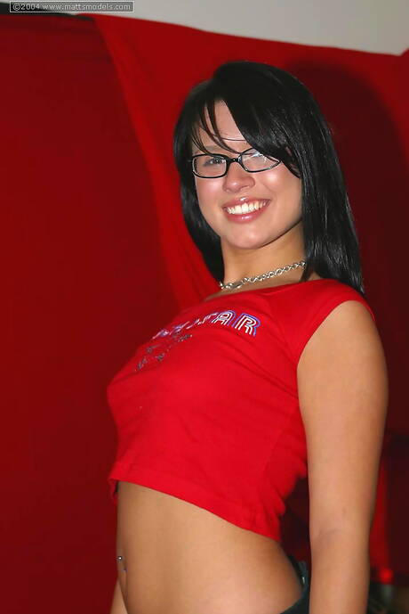 Matts Models invites you to browse their free pictures with Eva unveiling beautiful shape