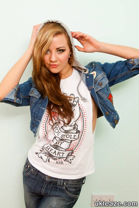 UK Teaze pleased to share with you xxx gallery with Natalia K unveiling superb form