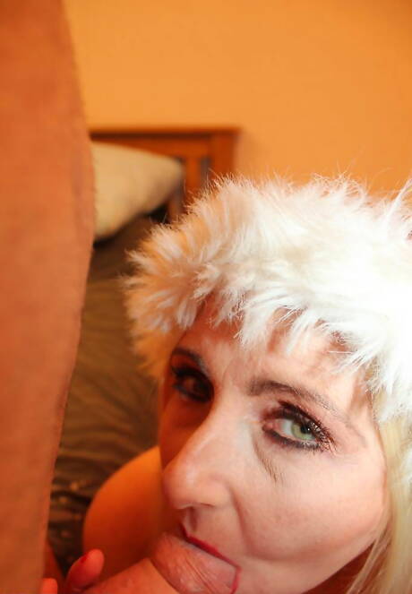 TAC Amateurs are pleased to offer you xxx pics featuring Tracey Lain in sex scene with dick in the ass