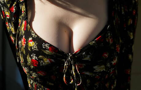 Zishy invite you to explore free photos featuring Giulia Wylde exhibit beautiful form